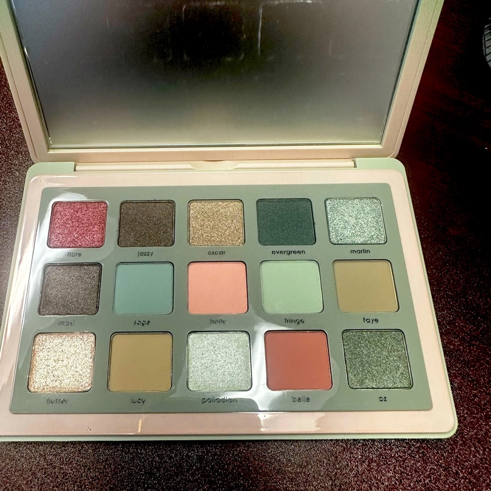 Brand new Natasha Denona retro glam palette